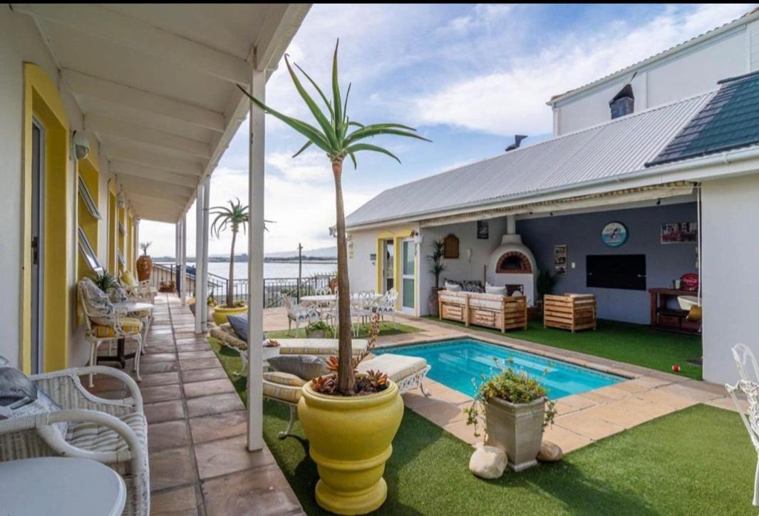 Gordon'S Beach Lodge Gordonʼs Bay Eksteriør bilde