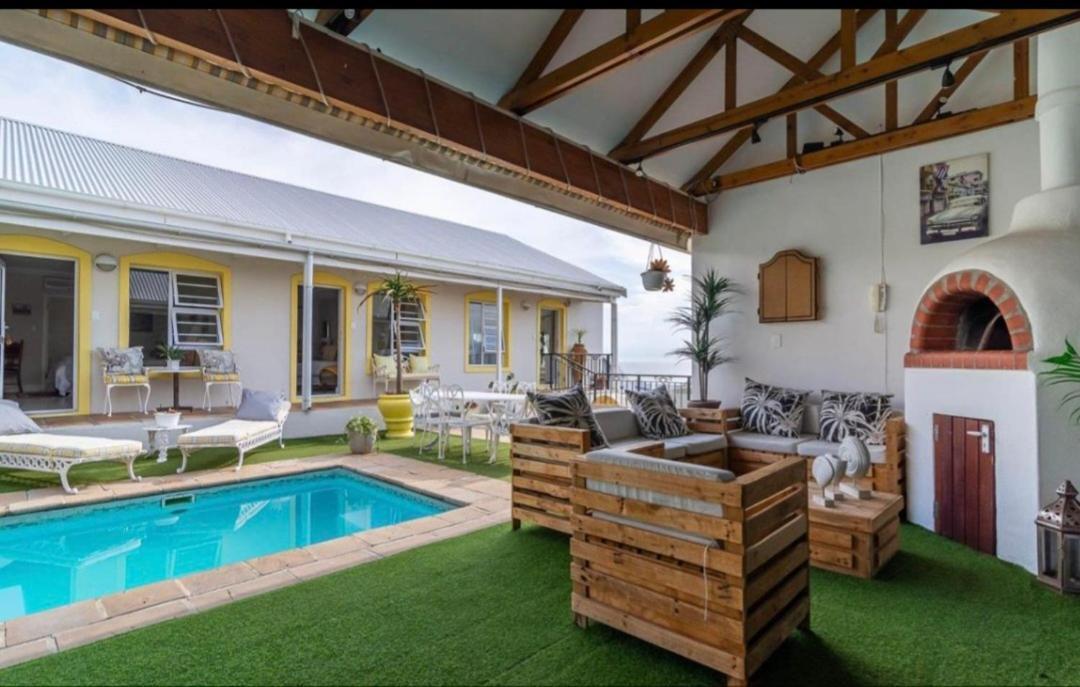 Gordon'S Beach Lodge Gordonʼs Bay Eksteriør bilde
